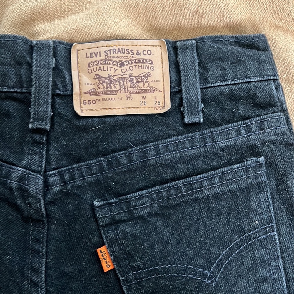 BLACK LEVI JEAN SHORTS - Picture 3 of 4
